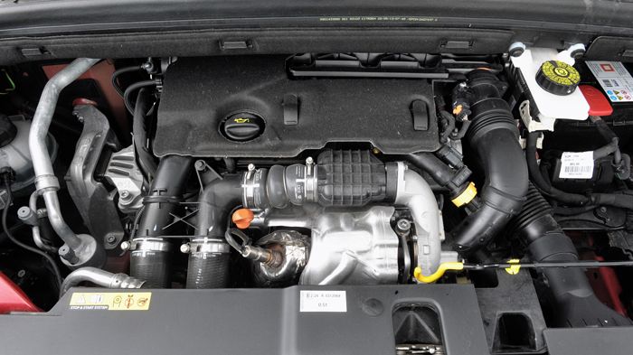 Ικανοποιητικό τράβηγμα και (εργοστασιακή) κατανάλωση πετρελαίου 4 λτ./100 χλμ. για το μοτέρ.